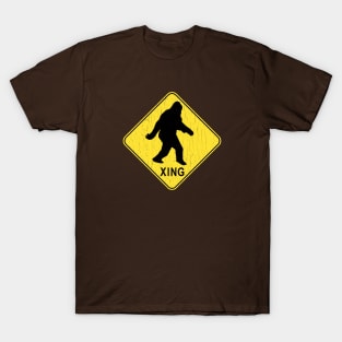 Bigfoot Crossing Sign (vintage look) T-Shirt